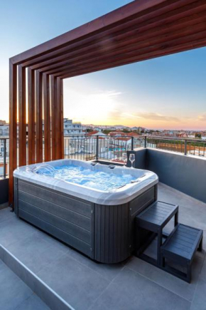 Anele Luxury Suites - Roof Top Jacuzzi